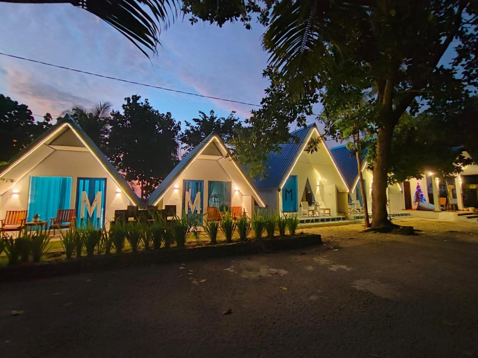 Tria Maria Cottage Ngurbloat エクステリア 写真